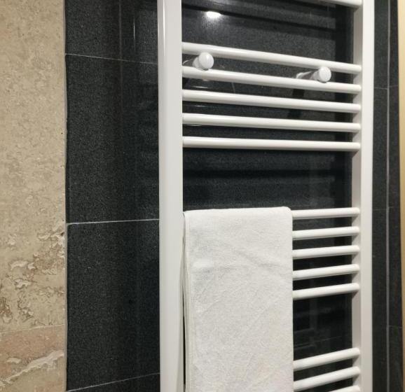 סטודיו דלוקס, Rhc Royal