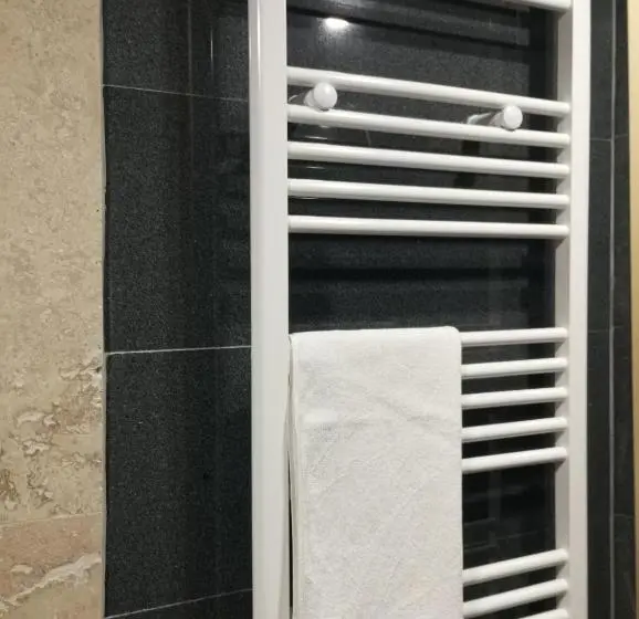 Estudi Deluxe, Rhc Royal