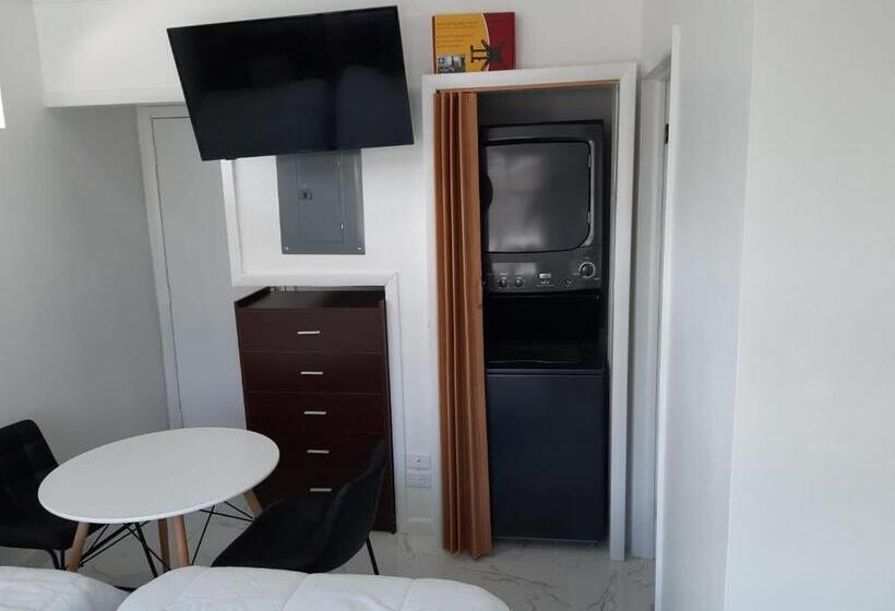 استودیوی استاندارد, Sandelwood Studios