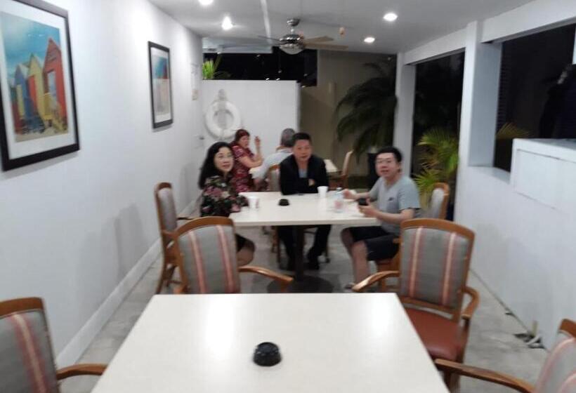 آپارتمان 1 خوابه همکف, Sandelwood Studios