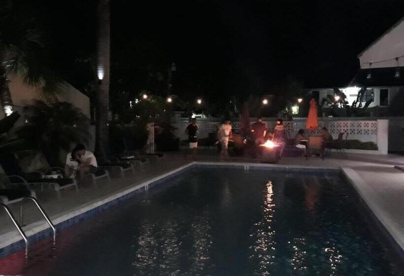 آپارتمان 1 خوابه همکف, Sandelwood Studios