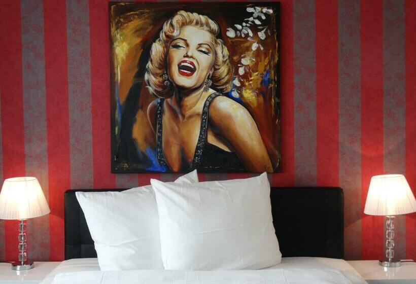 Номер Стандарт, Stay