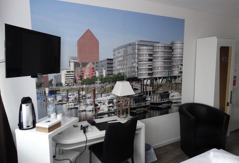 Номер Стандарт, Stay