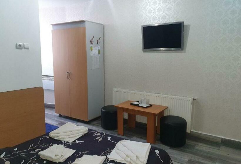 수피리어 트리플 룸, Pensiunea Old Sheriff