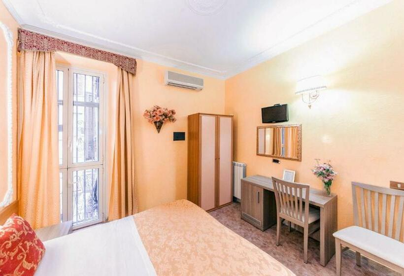 اتاق استاندارد, Downtown Accommodation