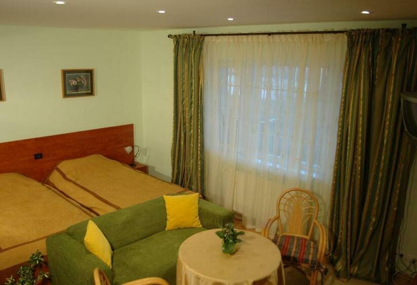 غرفة قياسية, Country Club La Mesteceni