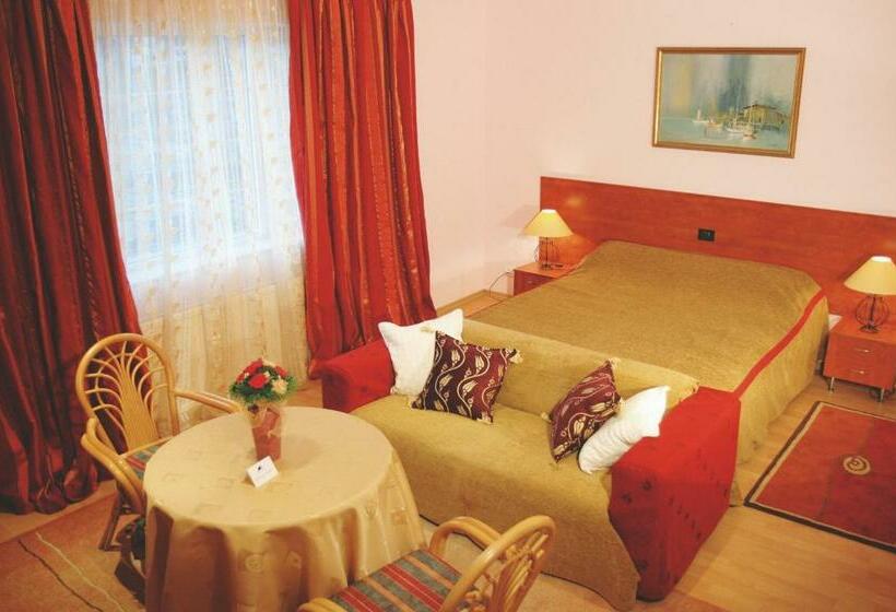 غرفة قياسية, Country Club La Mesteceni