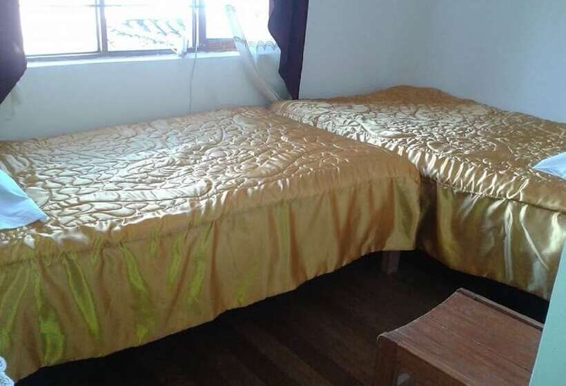 标准三人间, Arrieros Hostal