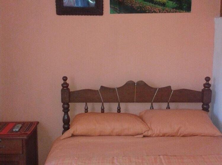 标准单人间, Arrieros Hostal