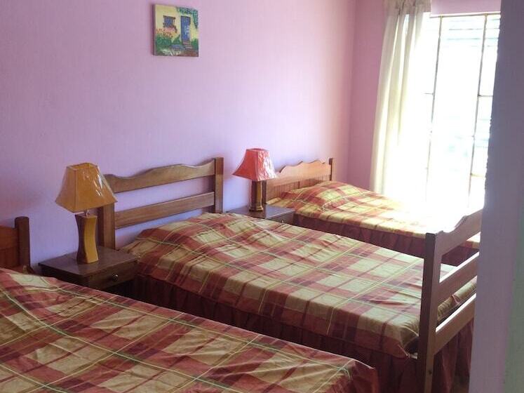 Orta Banyolu Üç Kişilik Standart Oda, Hospedaje Familiar Gloria