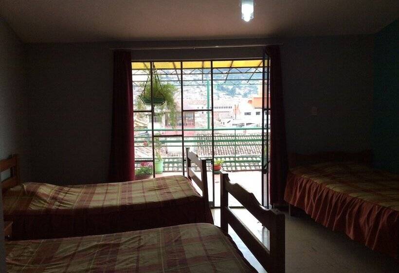 Orta Banyolu Üç Kişilik Standart Oda, Hospedaje Familiar Gloria