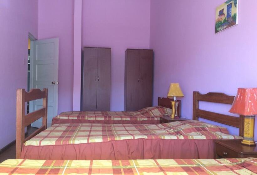 Orta Banyolu Üç Kişilik Standart Oda, Hospedaje Familiar Gloria