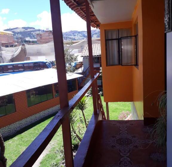 חדר סטנדרט לשלושה, Jo´s Place