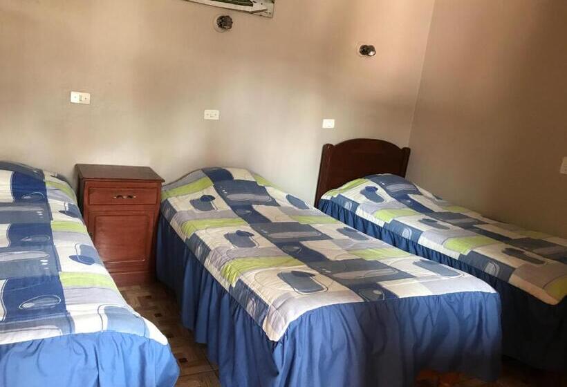 חדר סטנדרט לשלושה, Jo´s Place