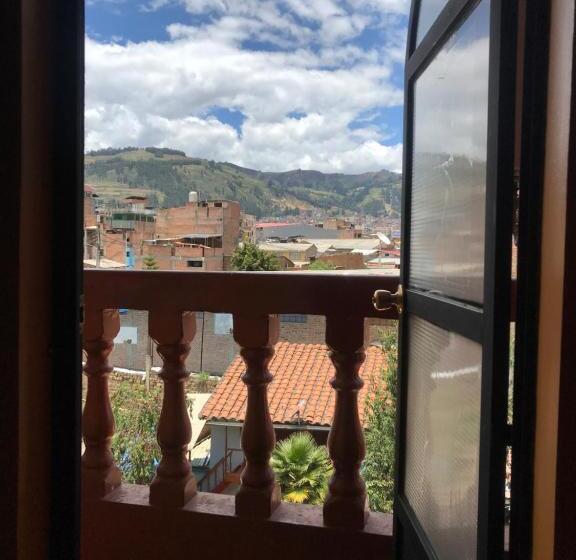 חדר סטנדרט לשלושה, Jo´s Place