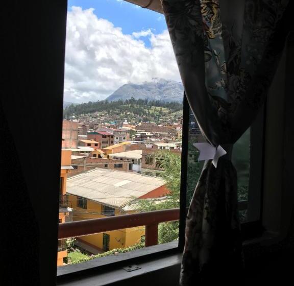 חדר סטנדרט לשלושה, Jo´s Place