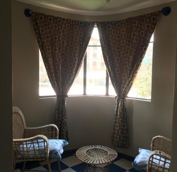 חדר סטנדרט לארבעה, Jo´s Place