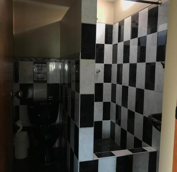 اتاق استاندارد چهار تخته, Jo´s Place