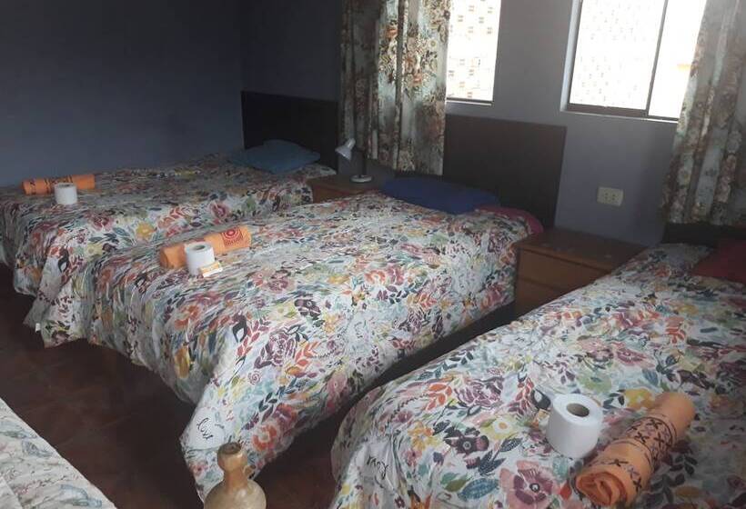 חדר סטנדרט לשלושה, Jo´s Place