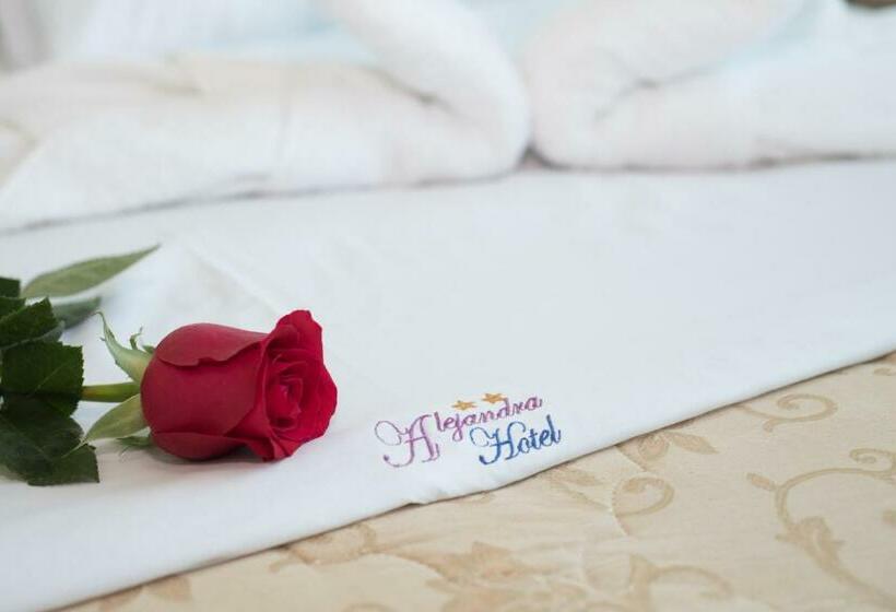 اتاق استاندارد یک نفره, Alejandra