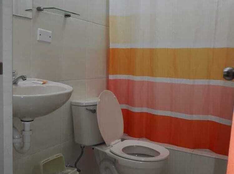 اتاق استاندارد یک نفره, Alejandra