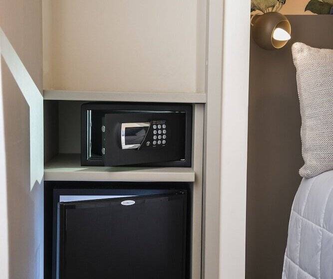 اتاق کلاسیک, Alfieri9