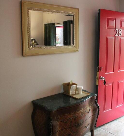 اتاق استاندارد یک نفره, Brydan Suites