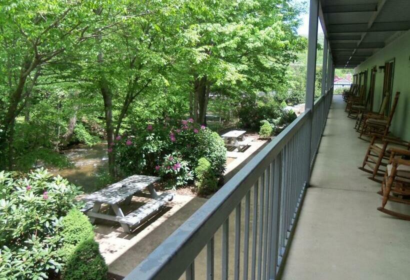 キングサイズベッドのスタンダードルーム, Four Seasons Inn