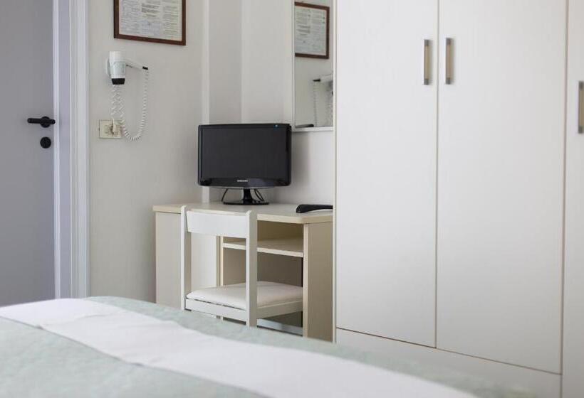 اتاق استاندارد چهارنفره با بالکن, Gioiello