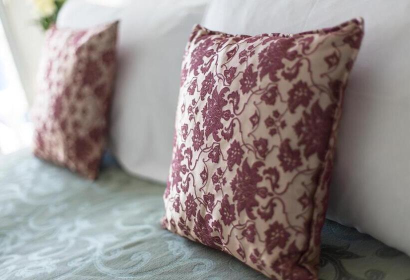 اتاق استاندارد چهارنفره با بالکن, Gioiello