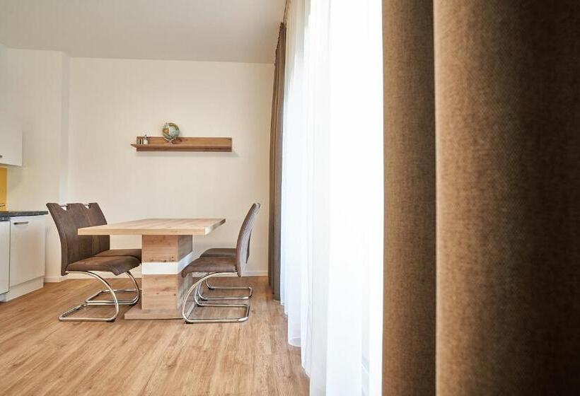 1 Bedroom Apartment Lake View, Haus Am See Stubenberg