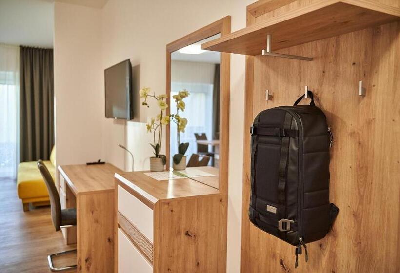 1 Bedroom Apartment Lake View, Haus Am See Stubenberg