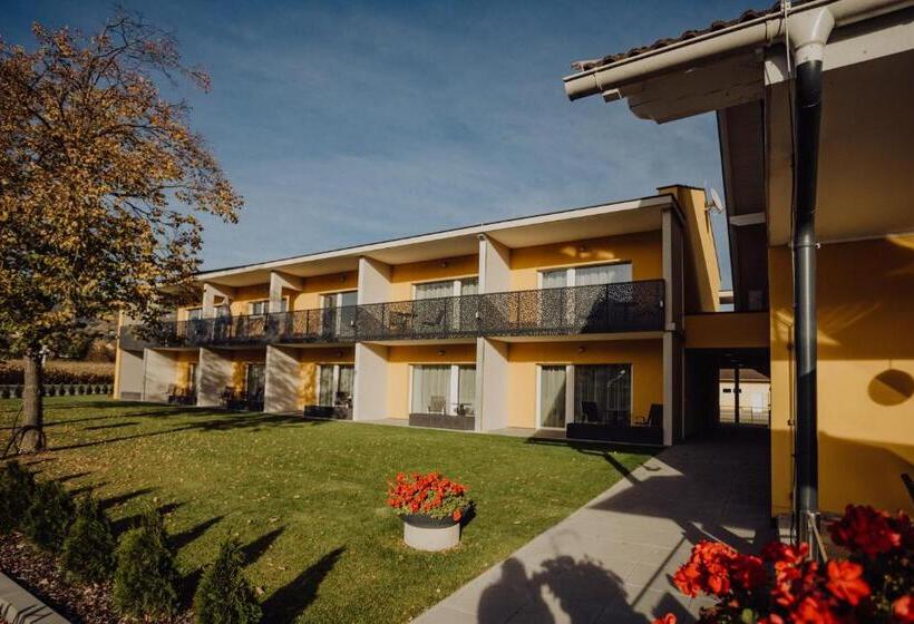 1 Bedroom Apartment Lake View, Haus Am See Stubenberg
