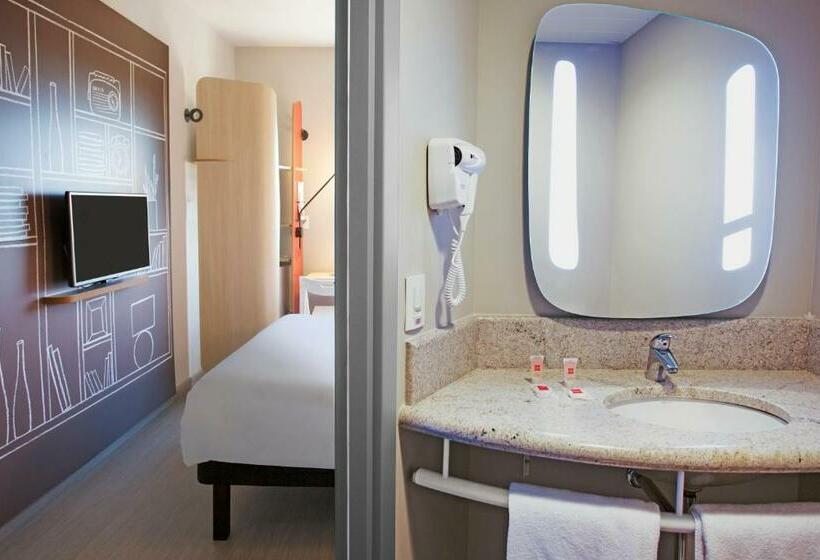 标准间, Ibis Paranagua