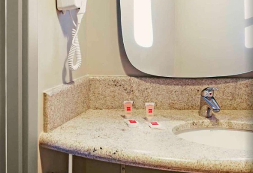 标准间, Ibis Paranagua