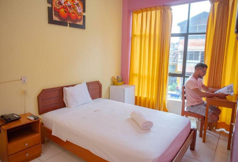 اتاق استاندارد یک نفره, Jhor Bush