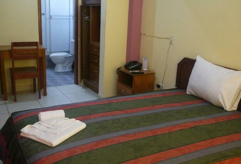 اتاق استاندارد یک نفره, Jhor Bush