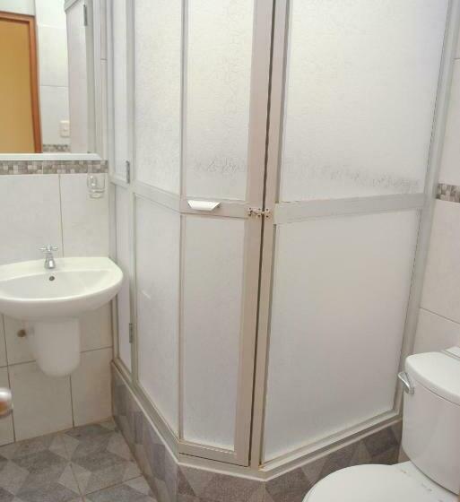 اتاق استاندارد یک نفره, Jhor Bush