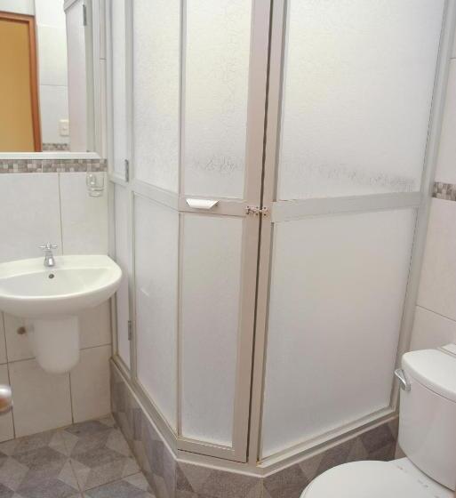 اتاق لوکس یک تخته, Jhor Bush