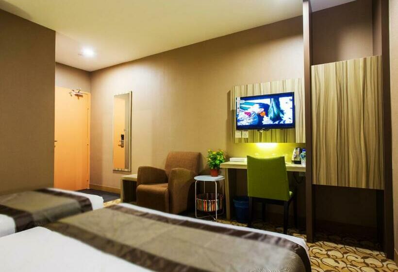 חדר סטנדרט לשלושה, Ls