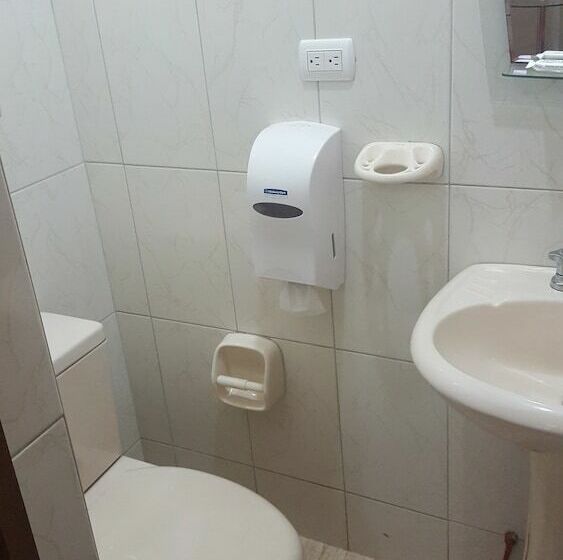 スタンダードルーム, Mama Tina