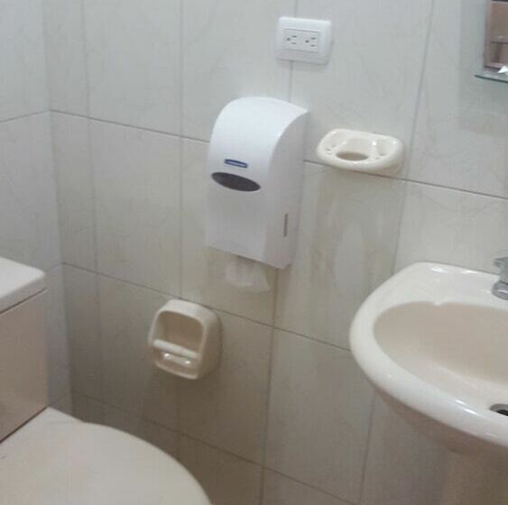 スタンダードシングルルーム, Mama Tina