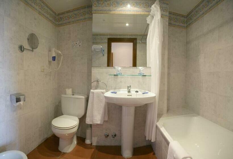 חדר סטנדרט לשלושה עם מרפסת, RVHotels Mar de Tossa