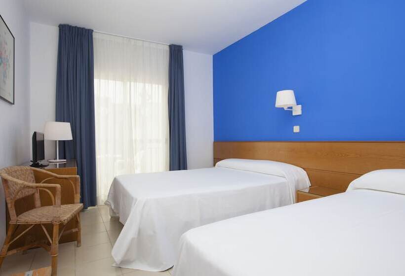 חדר סטנדרט לשלושה עם מרפסת, RVHotels Mar de Tossa