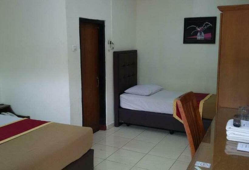 חדר משפחתי, Priangan