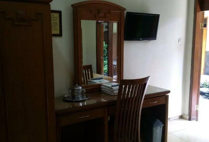 חדר משפחתי, Priangan