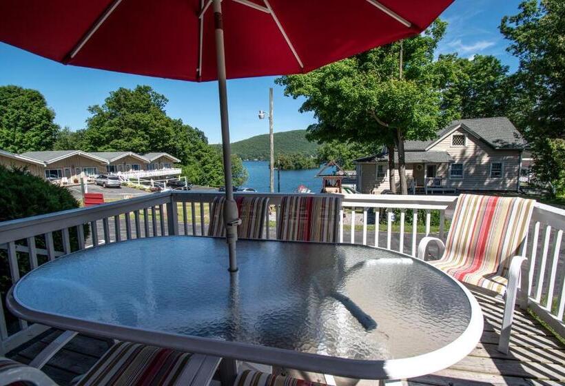 Suite with lake view, Tea Island Resort
