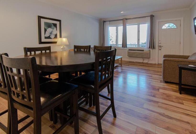 Suite with lake view, Tea Island Resort