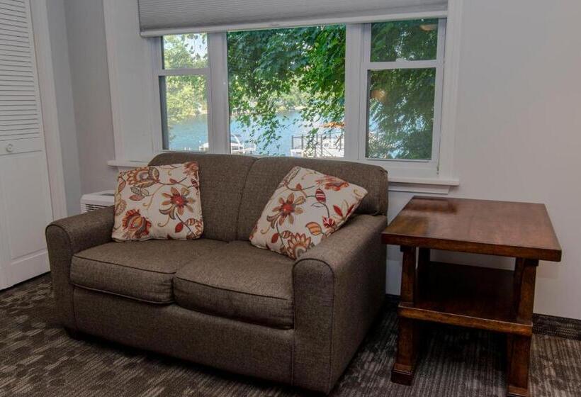Deluxe Suite King Bed, Tea Island Resort