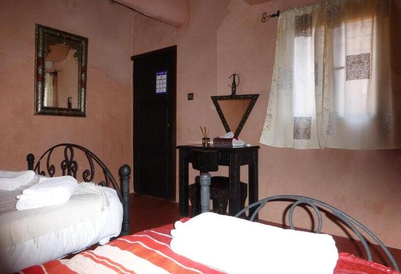 חדר סטנדרט לשלושה, Kasbah La Cigogne